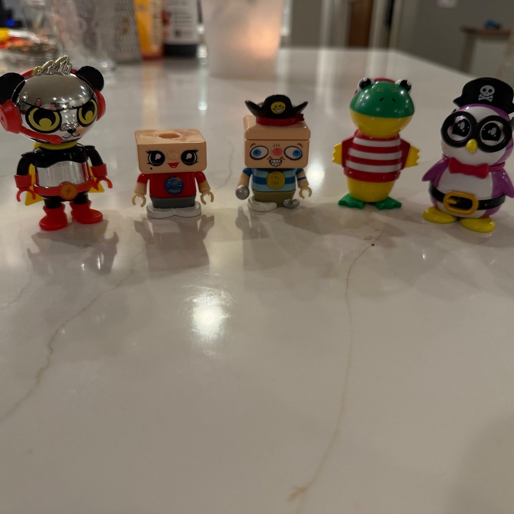 Ryan's World Mini Figures Collectible Toy Set 5 Peck Gus Pirate Shawn Spy Chrome